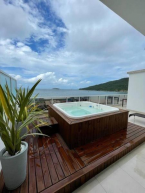Linda cobertura três suítes , vista mar com jacuzzi
